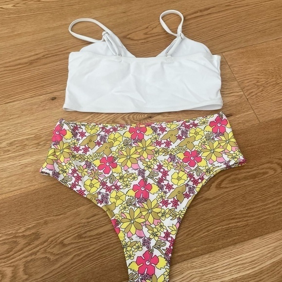 NEW Floral Wrap Bikini Swimsuit - S - Picture 7 of 11
